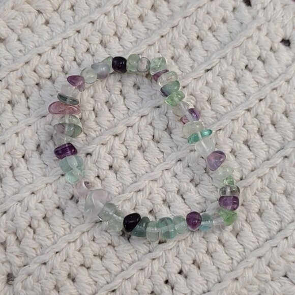 Natural Fluorite Chip Bracelet – Stretch Fit NWOT #CrystalHealing #Gemstone - Picture 2 of 6